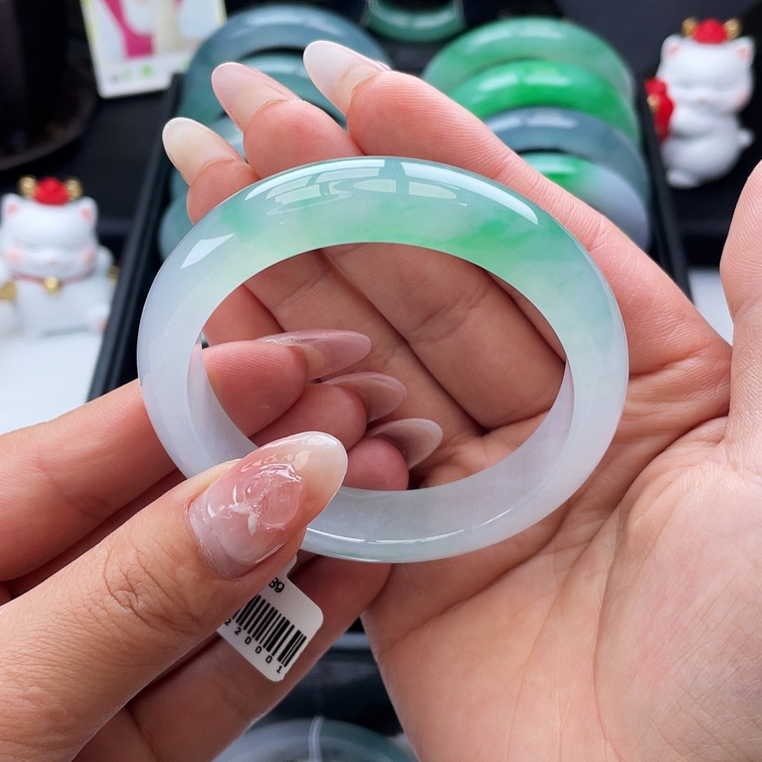 翡翠手镯未镶嵌55冰胶飘绿花