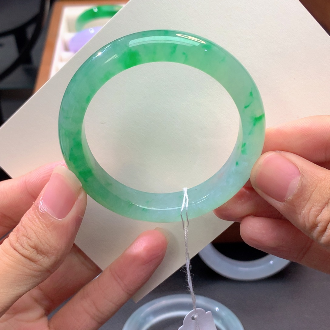 翡翠未镶嵌手镯正圈