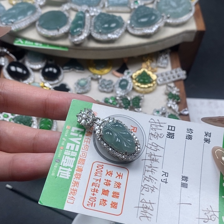 翡翠颈饰未镶嵌翡翠