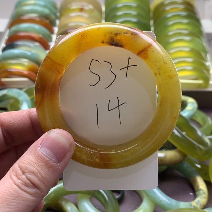 柠***水蛇纹石玉未镶嵌手镯