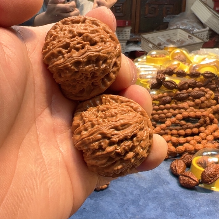 文玩核桃把件三角白狮子头