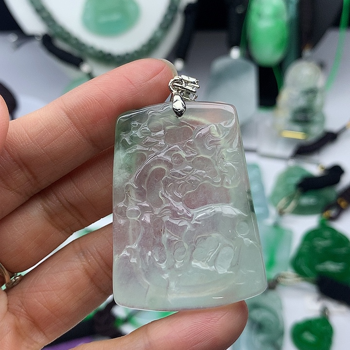 翡翠未镶嵌吊坠(赠链)