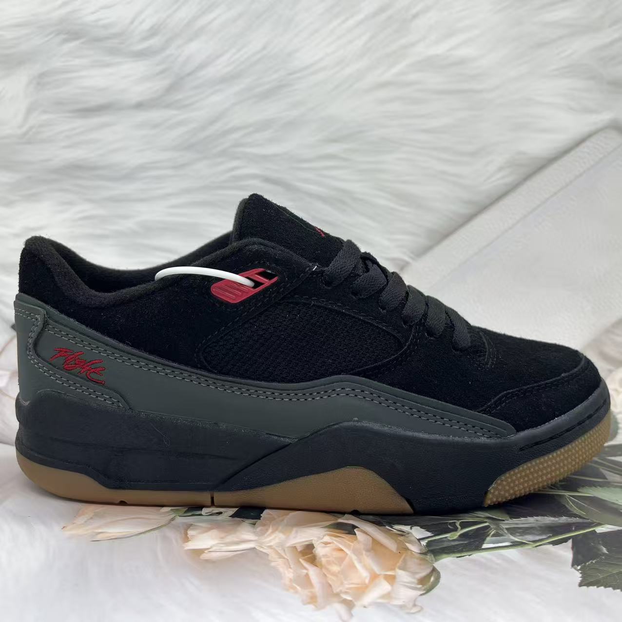 休闲透气篮球鞋四季款实战气垫运动鞋低帮男女同款情侣百搭防滑