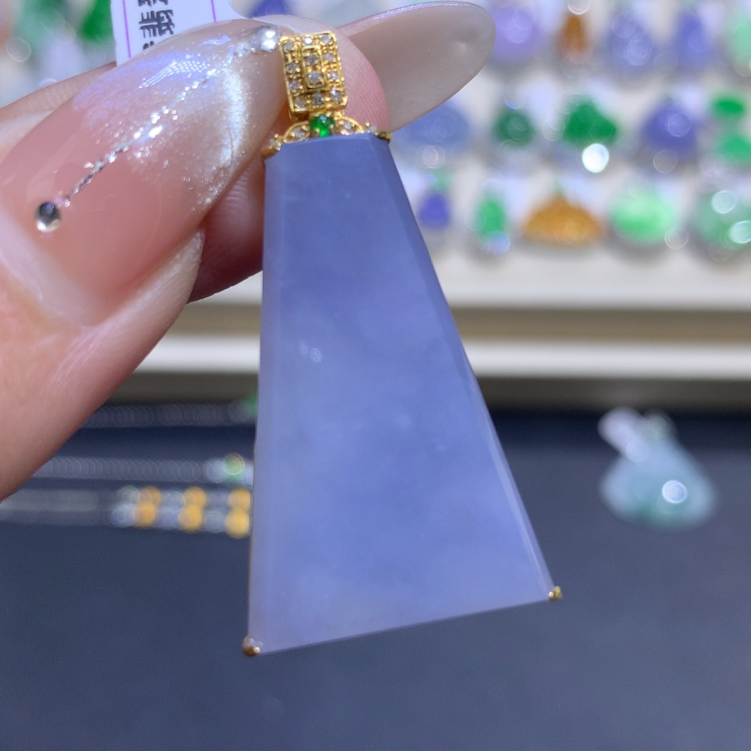 翡翠18K金镶嵌颈饰翡翠