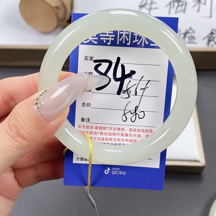 和田玉未镶嵌手镯