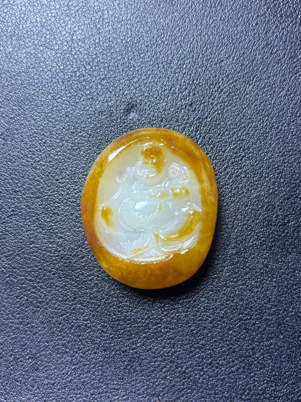 新疆和田玉秋梨皮佛工吊坠