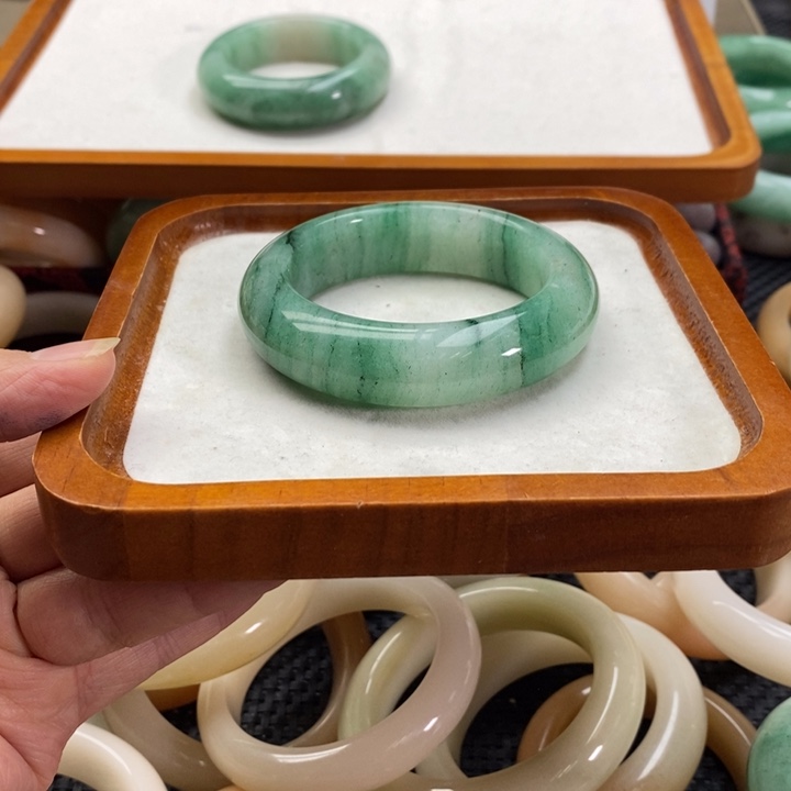 九***麻石英质玉未镶嵌手镯