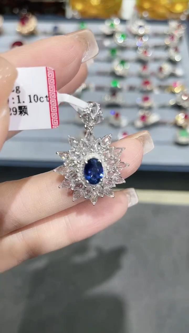 18K金镶嵌蓝宝石吊坠