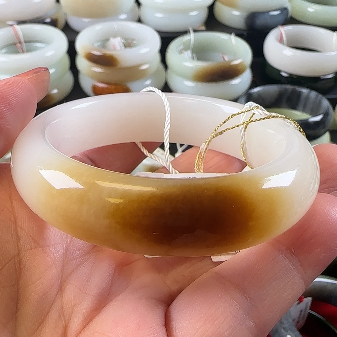 和田玉未镶嵌手镯