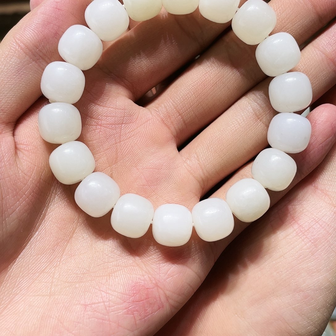 w***.和田玉未镶嵌手链