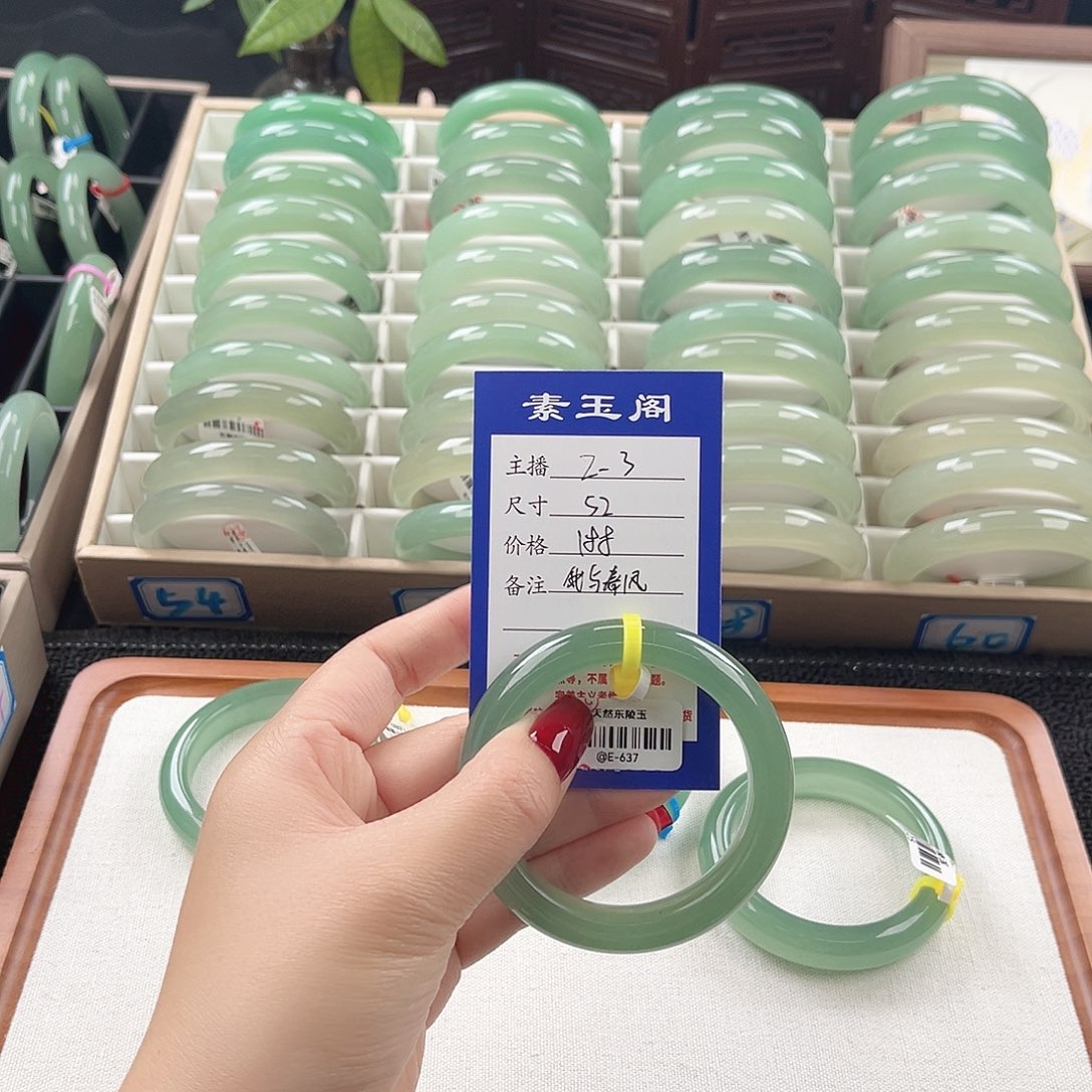 我***客东陵石未镶嵌手镯