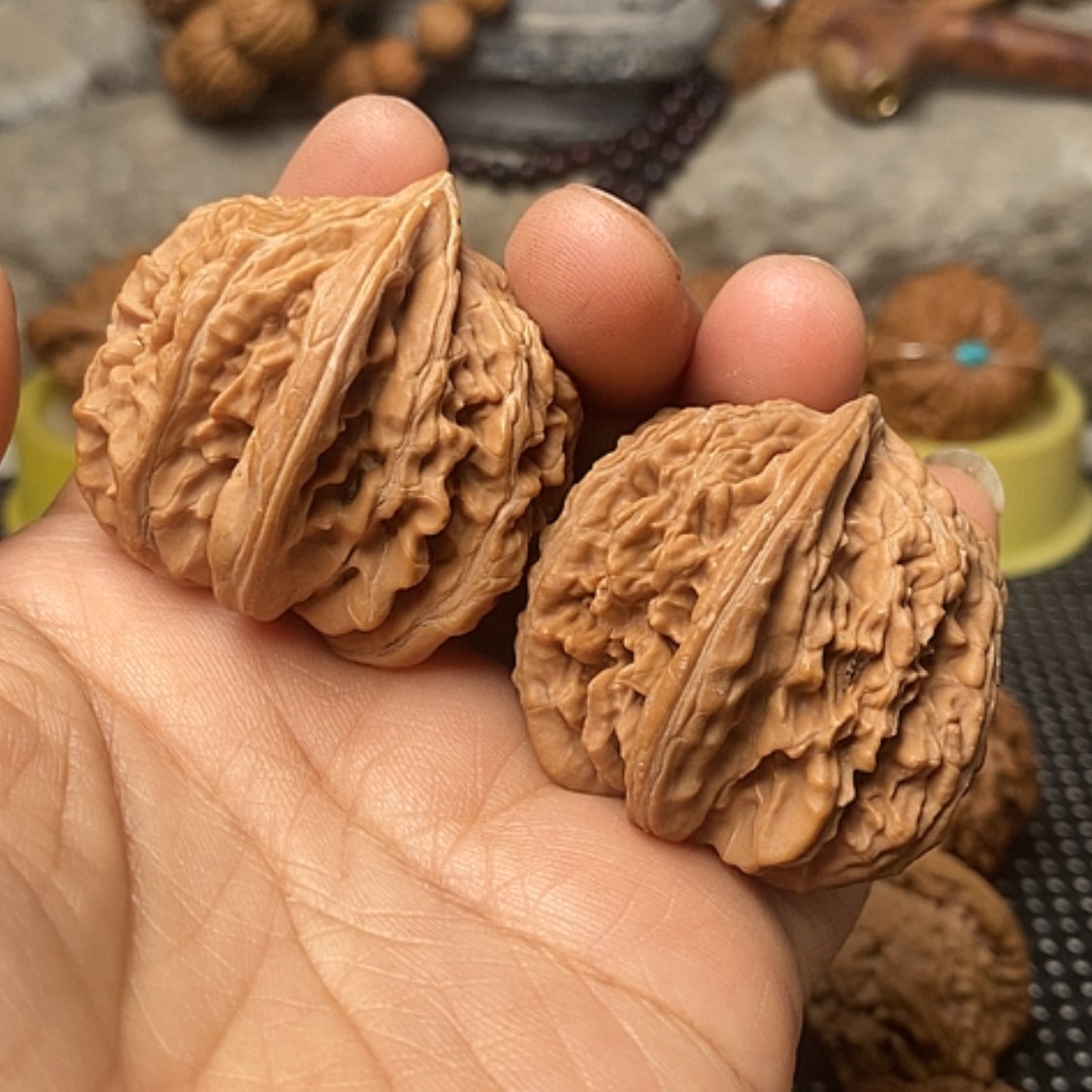 【闪购商品】文玩核桃把件四座楼狮子头异型