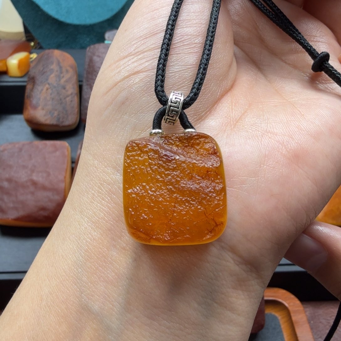 琥珀吊坠(赠链)未镶嵌