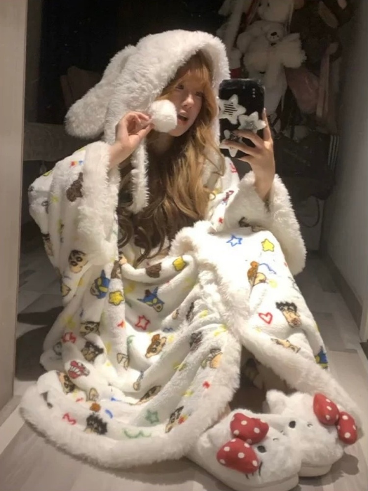 少女甜美可爱卡通蜡笔小新加绒加厚珊瑚绒睡衣女秋冬保暖连帽睡袍