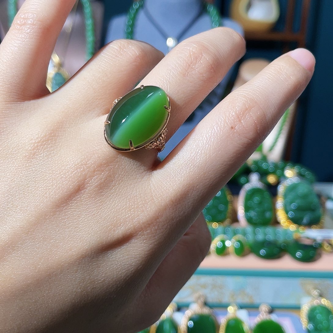 和田玉（碧玉）戒指18K金镶嵌