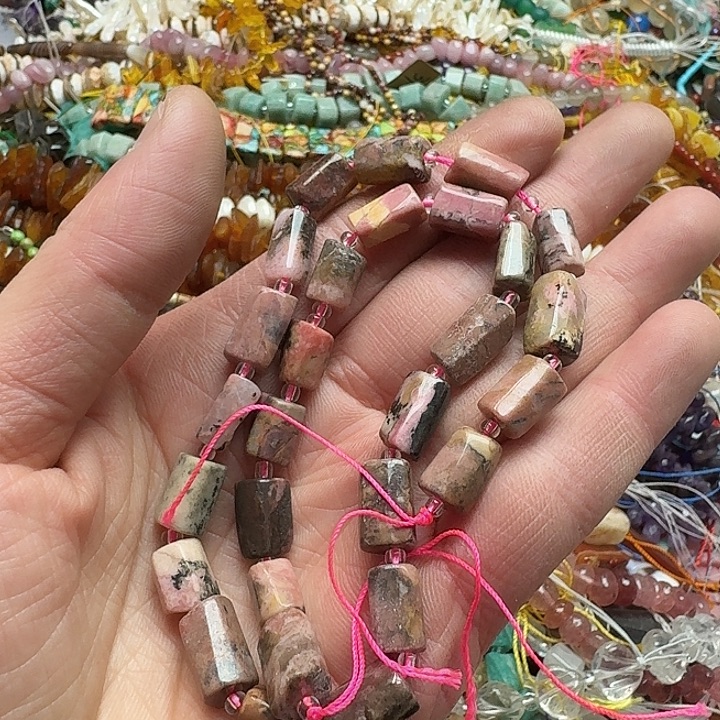玛瑙/玉髓未镶嵌珠宝半成品一条8x12mm红纹石