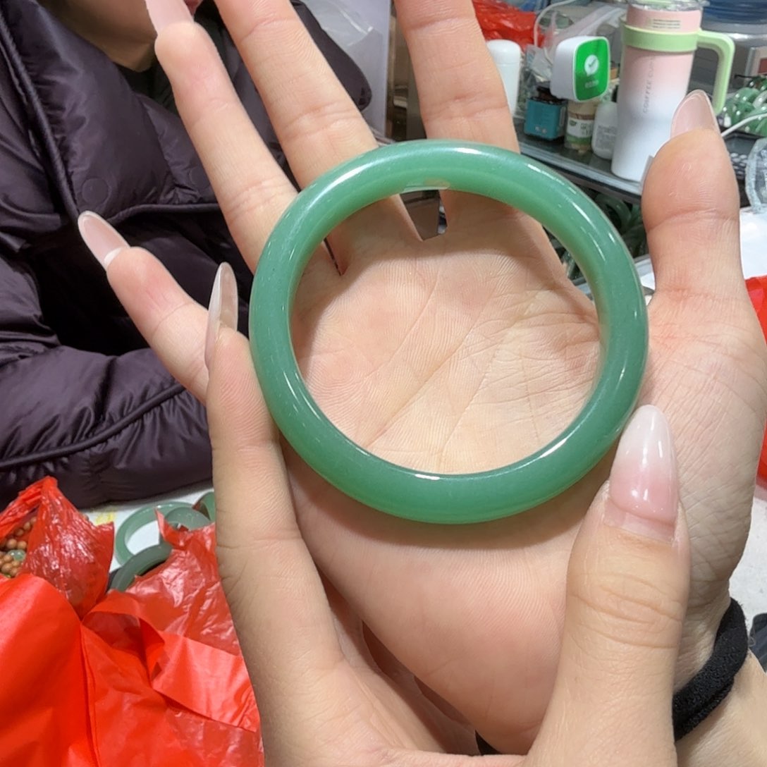 东陵石手镯未镶嵌