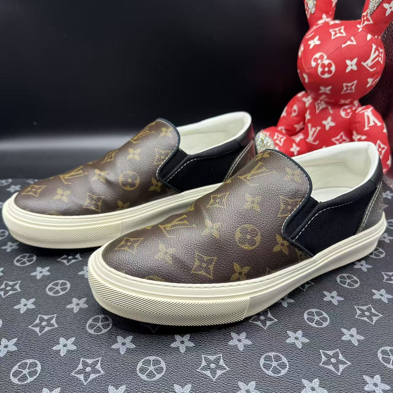 95新 LouisVuitton/路易威登 棕色满印老花休闲一脚蹬41欧码lz621