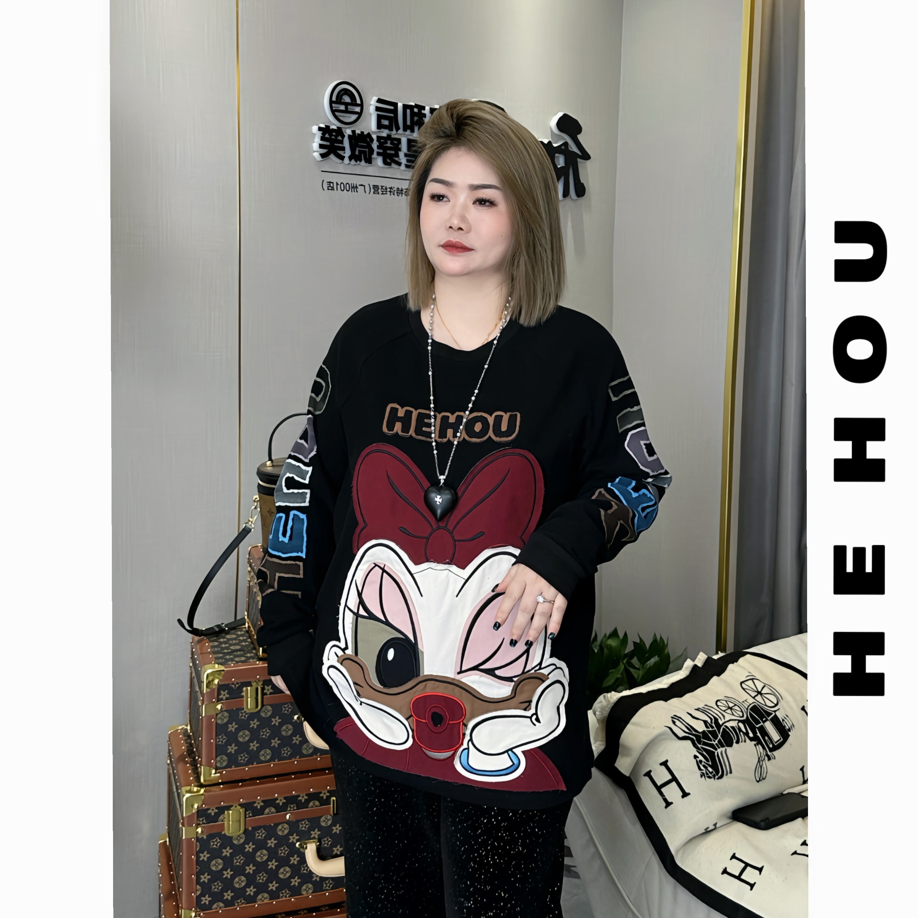 52280 和后大码 长袖圆领卡通印花宽松情侣百搭休闲时尚T恤