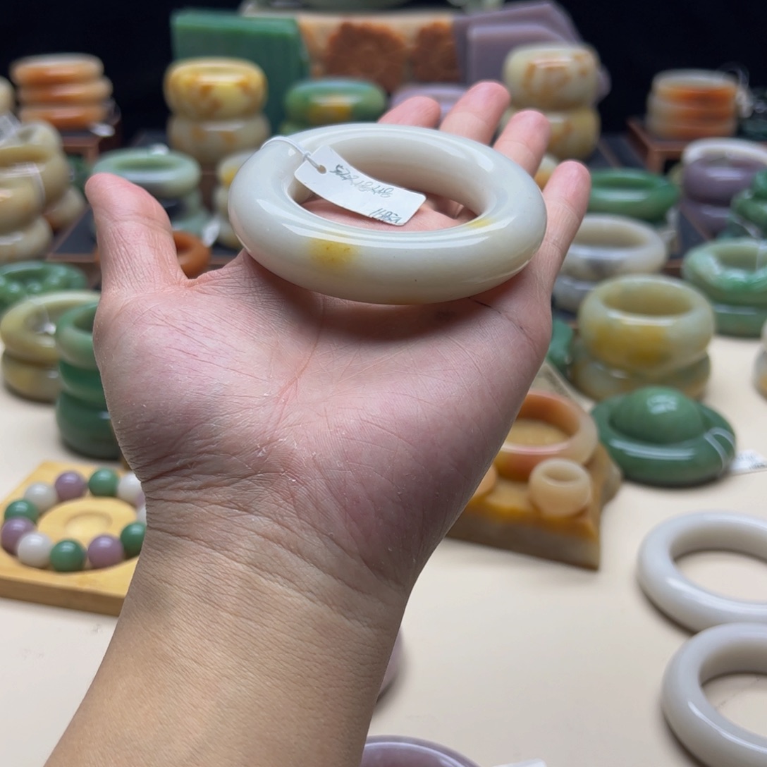 石英质玉手镯合金车****^