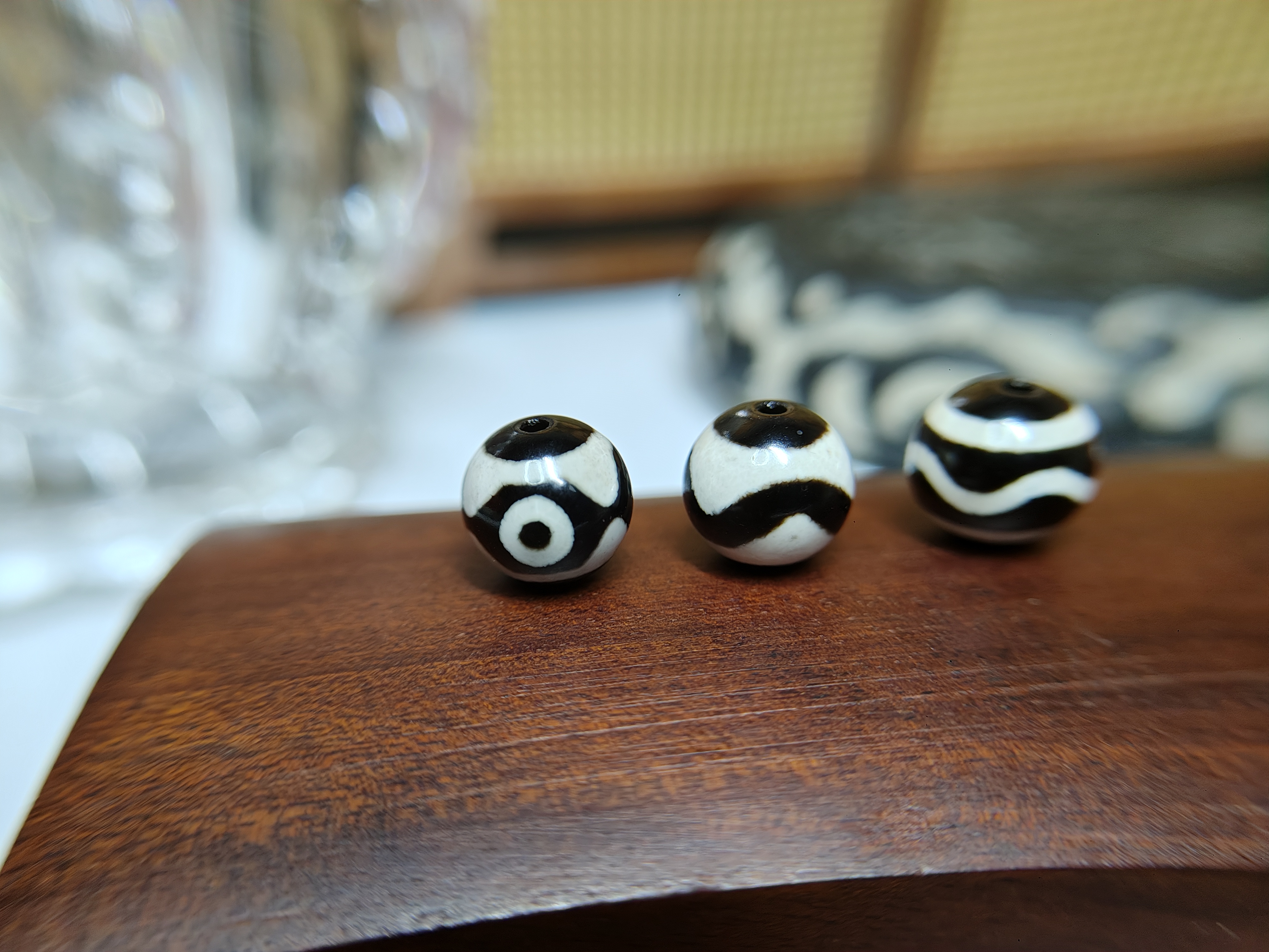 天然玛瑙西藏天珠虎牙三眼水纹顶珠腰珠文玩DIY手串项链配件