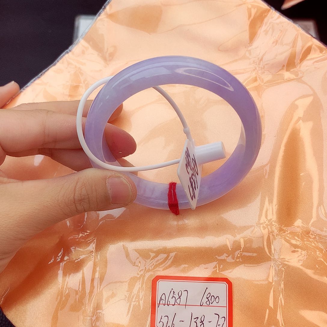 翡翠手镯未镶嵌翡翠