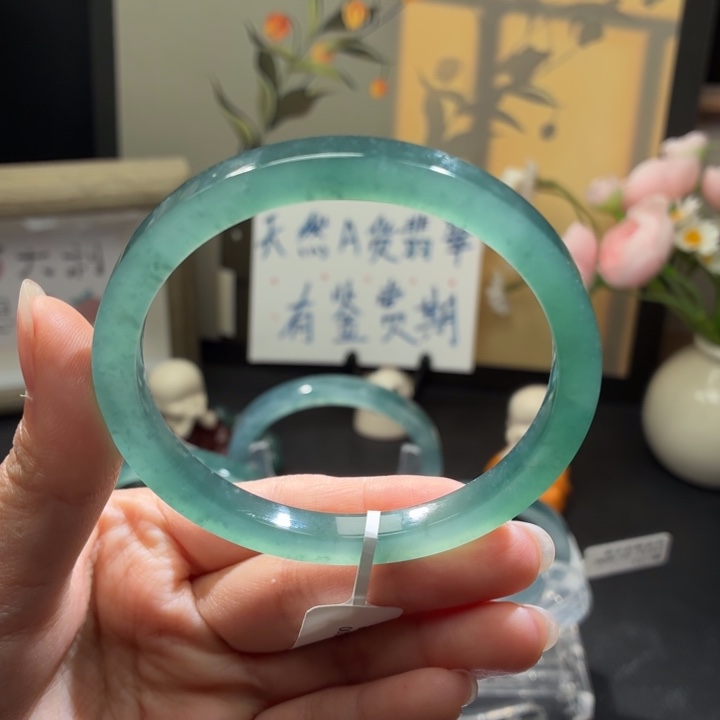 翡翠未镶嵌手镯冰绿方条