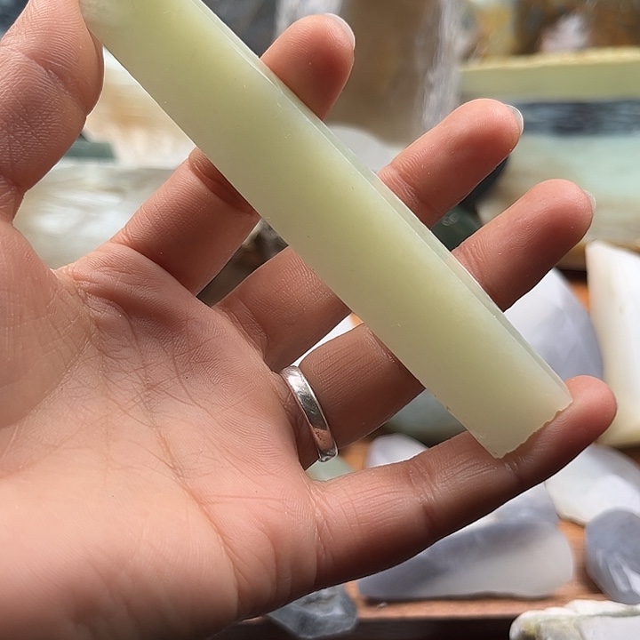 和田玉未镶嵌把件