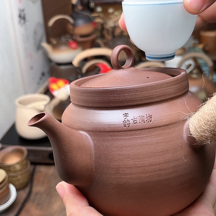 微瑕侧把壶加微瑕茶杯2个。。。。。