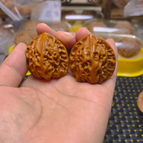 文玩核桃吊坠玲珑