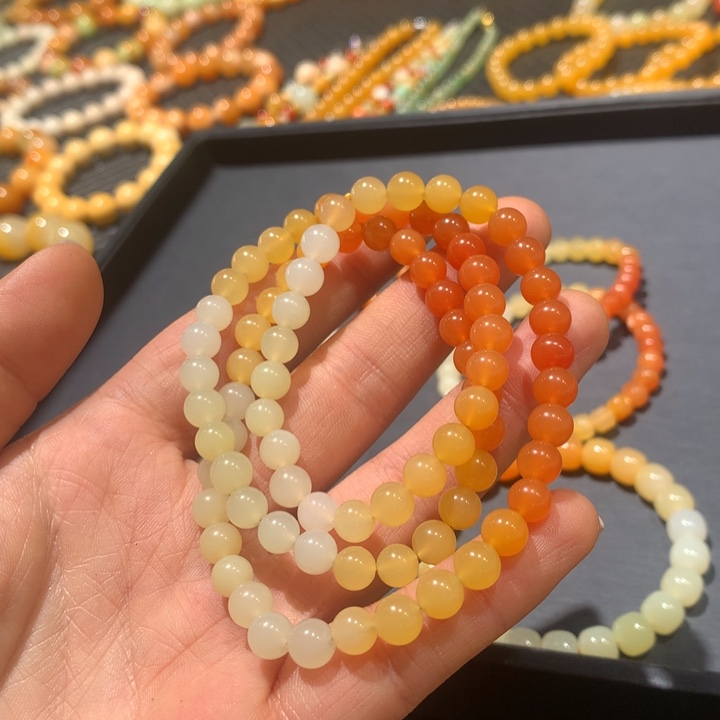 石英质玉（黄龙玉）未镶嵌颈饰