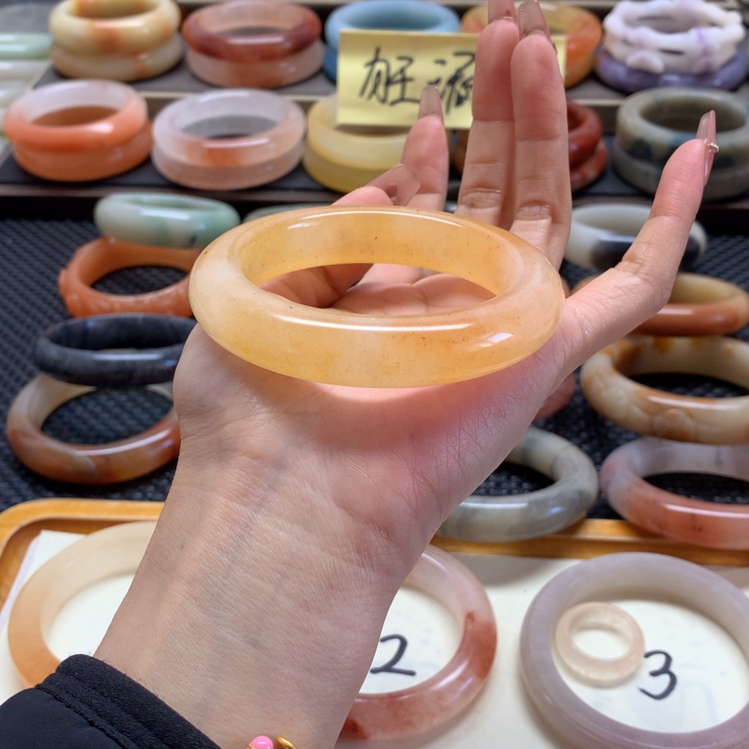 石英质玉手镯未镶嵌