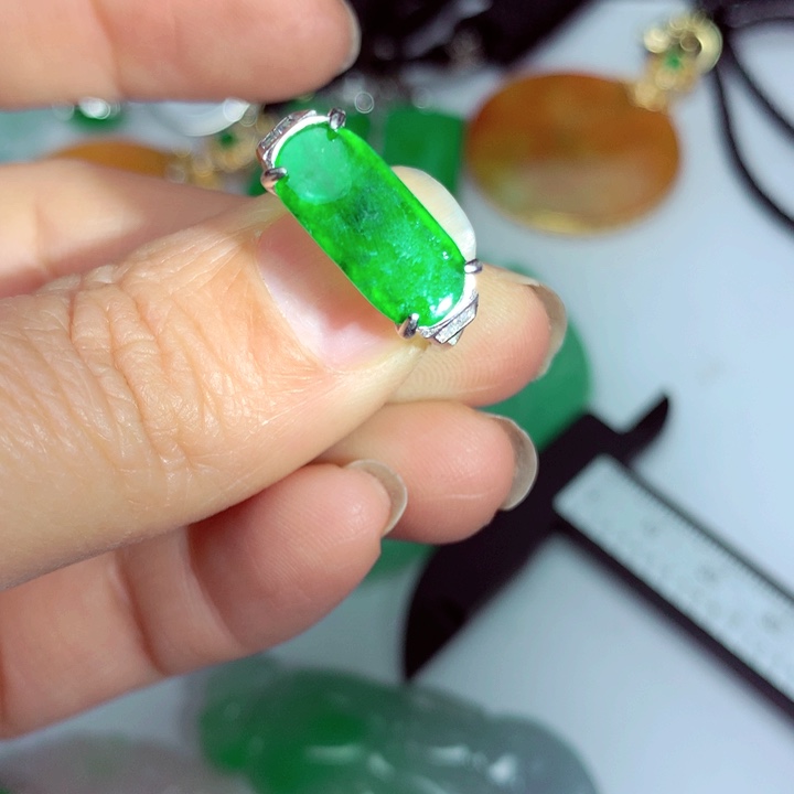 翡翠吊坠(不含链)未镶嵌