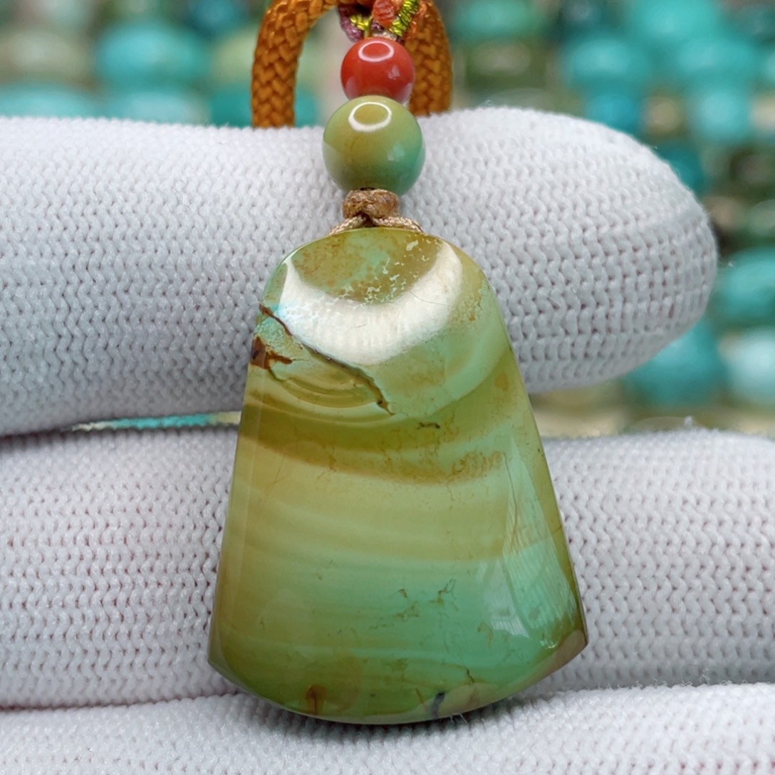 未镶嵌绿松石颈饰