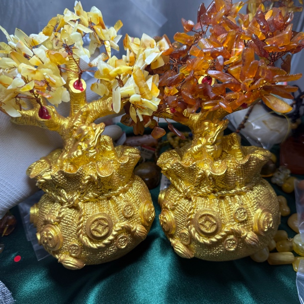 天然俄料琥珀蜜蜡发财树摆件尺寸170x170mm左右