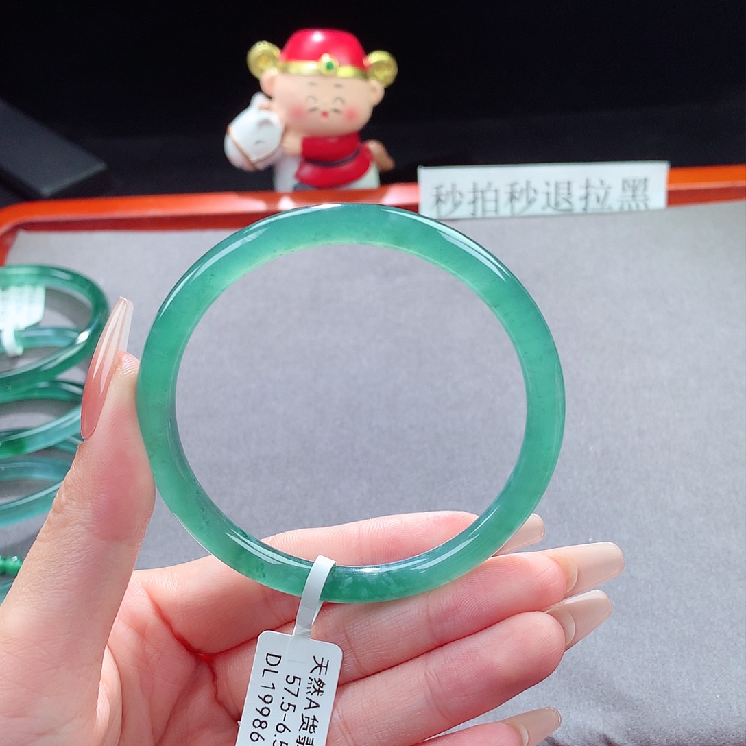 翡翠手镯未镶嵌天然