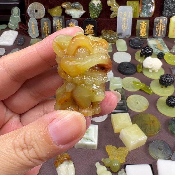 拉***见蛇纹石玉未镶嵌颈饰