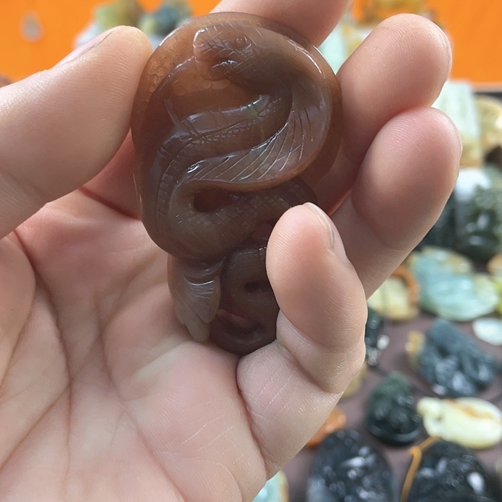 蛇纹石玉颈饰未镶嵌