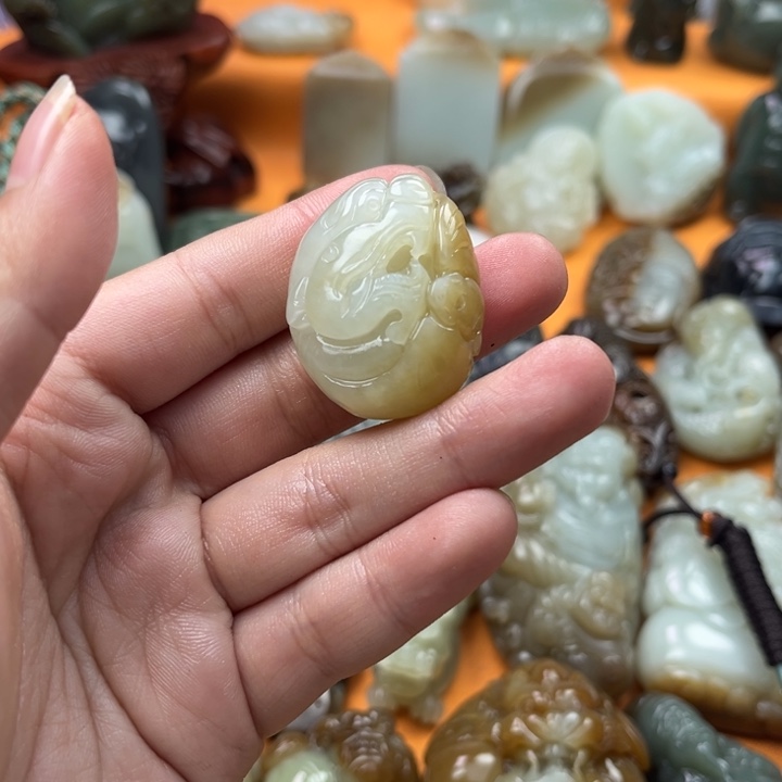 和田玉颈饰未镶嵌