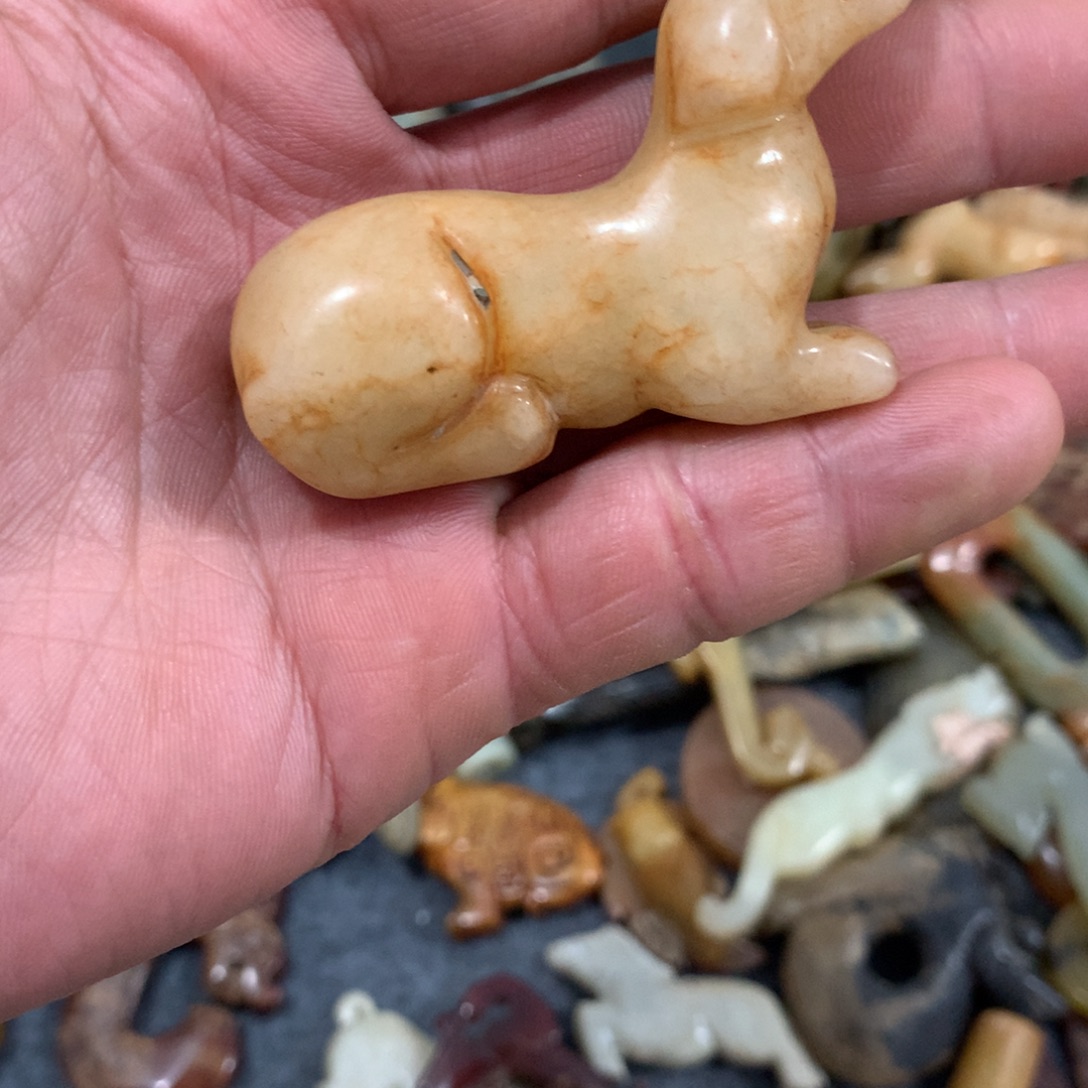 人***观透闪石质玉未镶嵌挂件