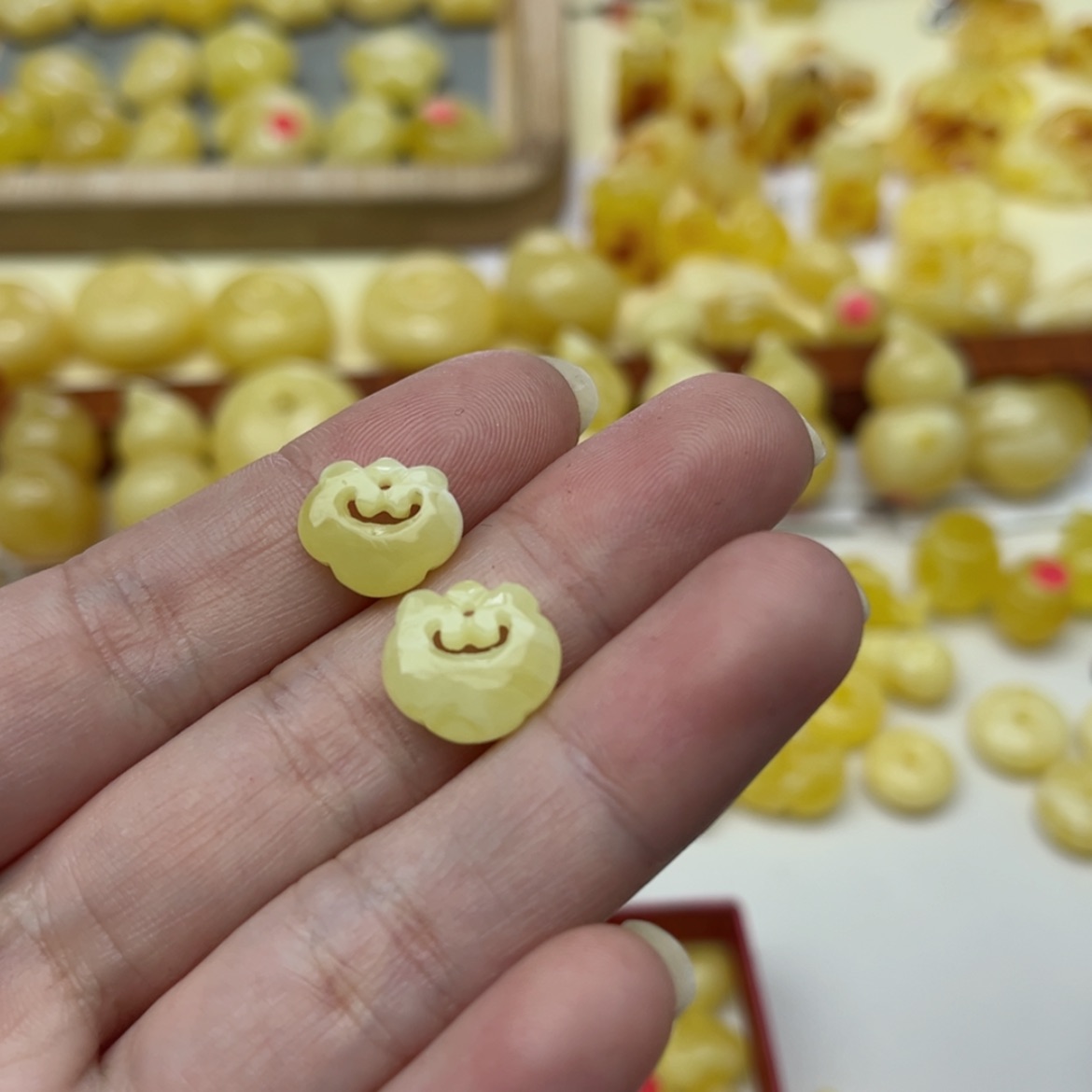 【闪购商品】蜜蜡裸石未镶嵌配饰