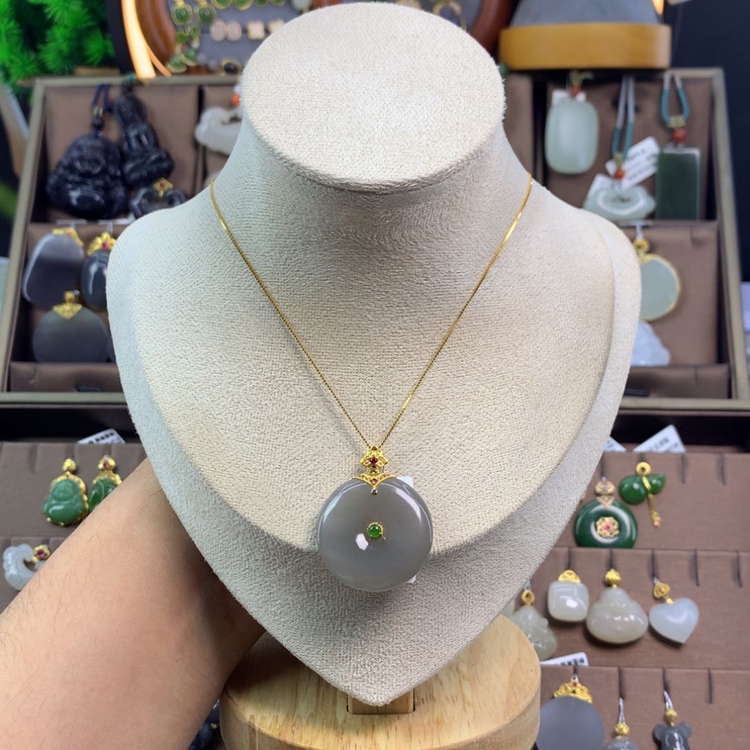 和田玉吊坠18K金镶嵌