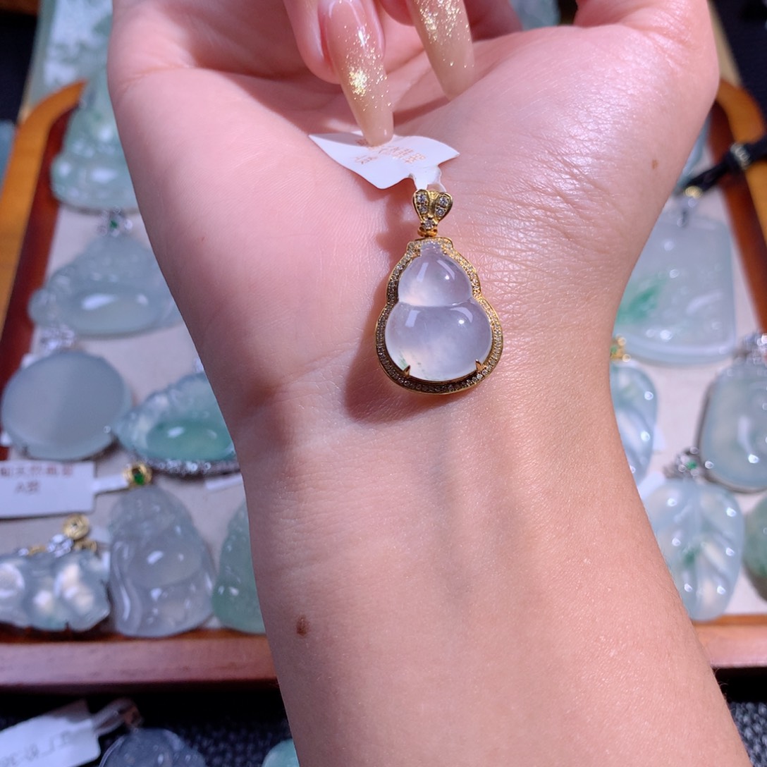 翡翠吊坠(不含链)18K金镶嵌