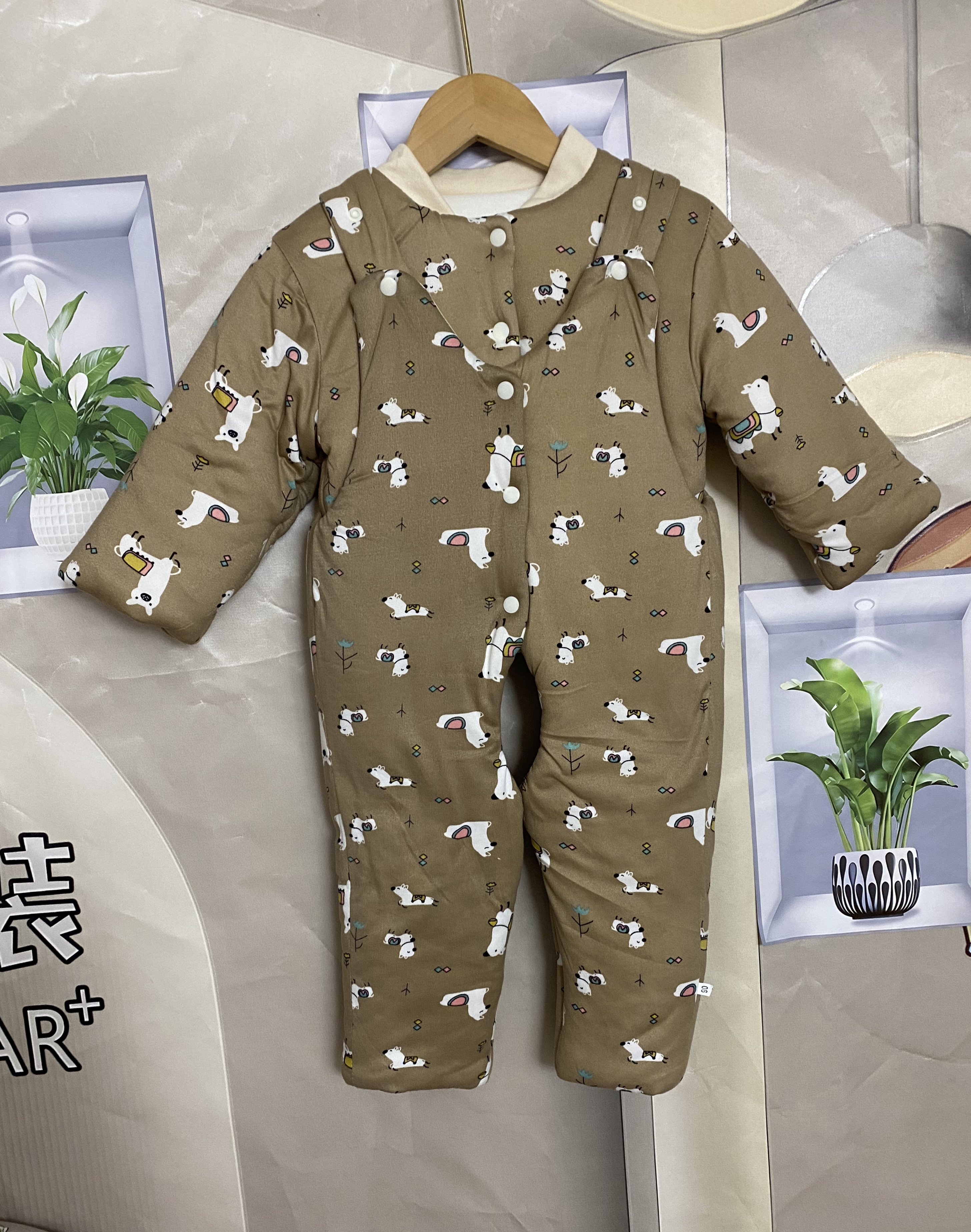 深咖色小狗手工棉花衣牛奶丝棉上下背带套装