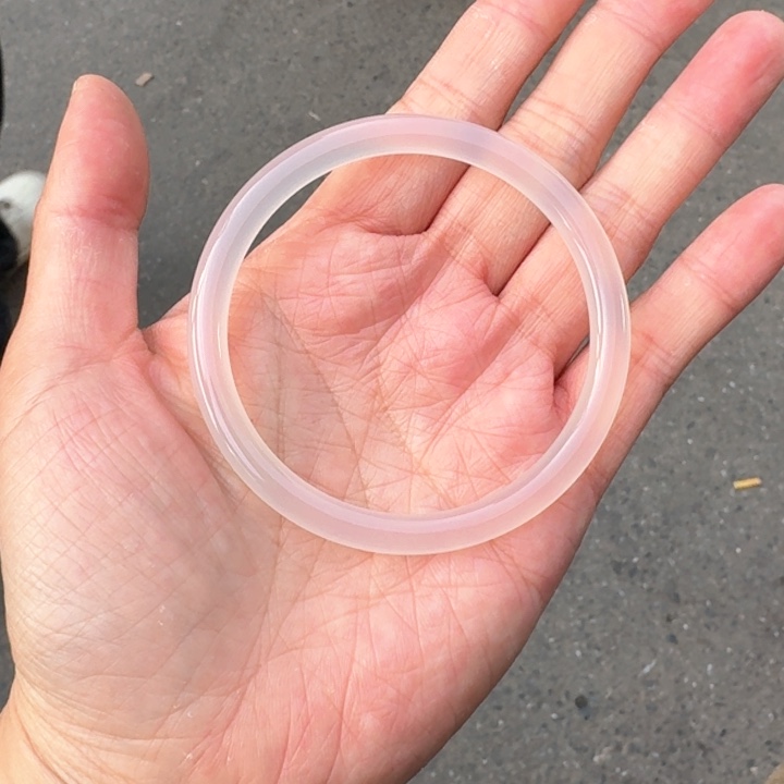 玛瑙/玉髓手镯未镶嵌一****人