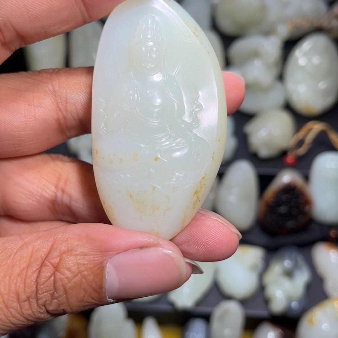 和田玉颈饰未镶嵌石*、