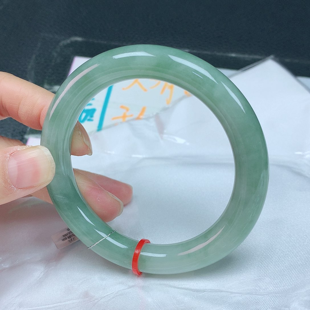 翡翠手镯未镶嵌57胖