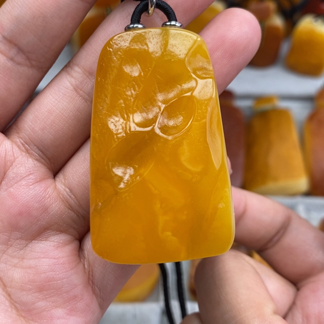琥珀吊坠(赠链)未镶嵌