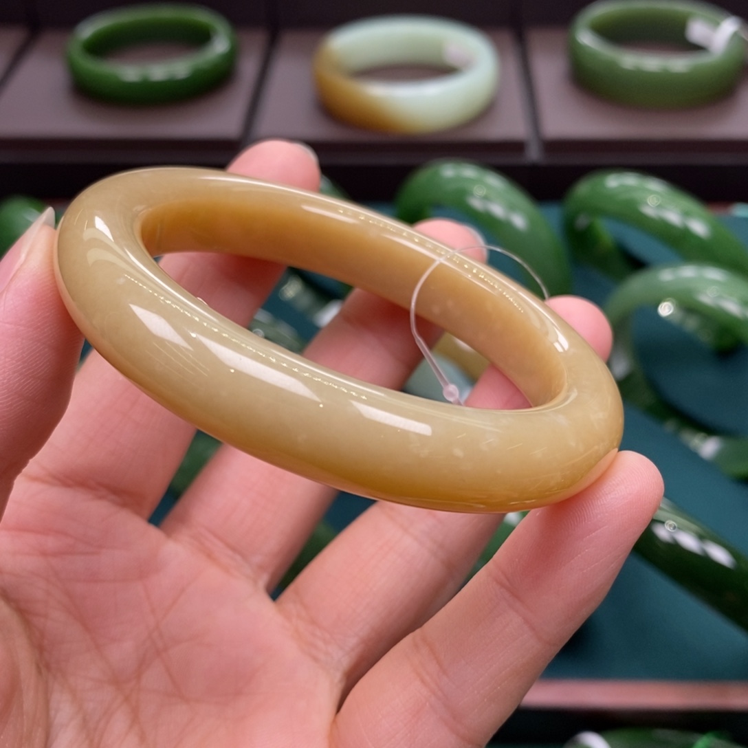 和田玉（糖玉）未镶嵌手镯