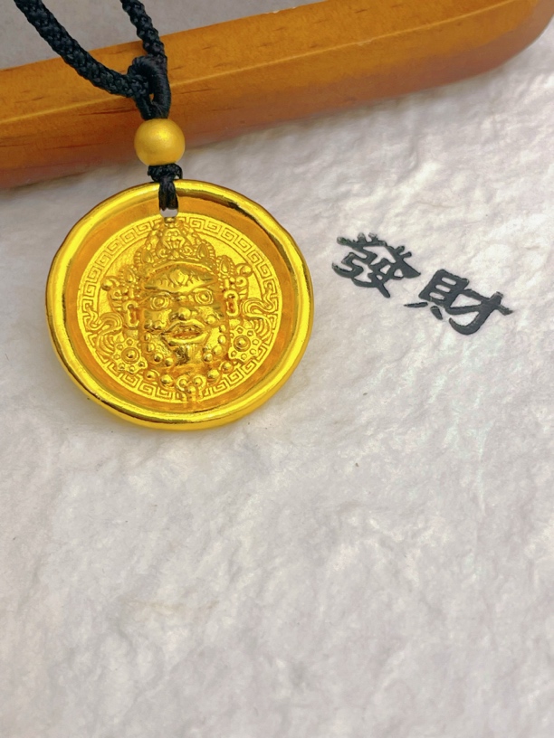 合金吊坠 古法精工立体锤纹双面黄财神吊坠饰品挂坠项链男女同款。